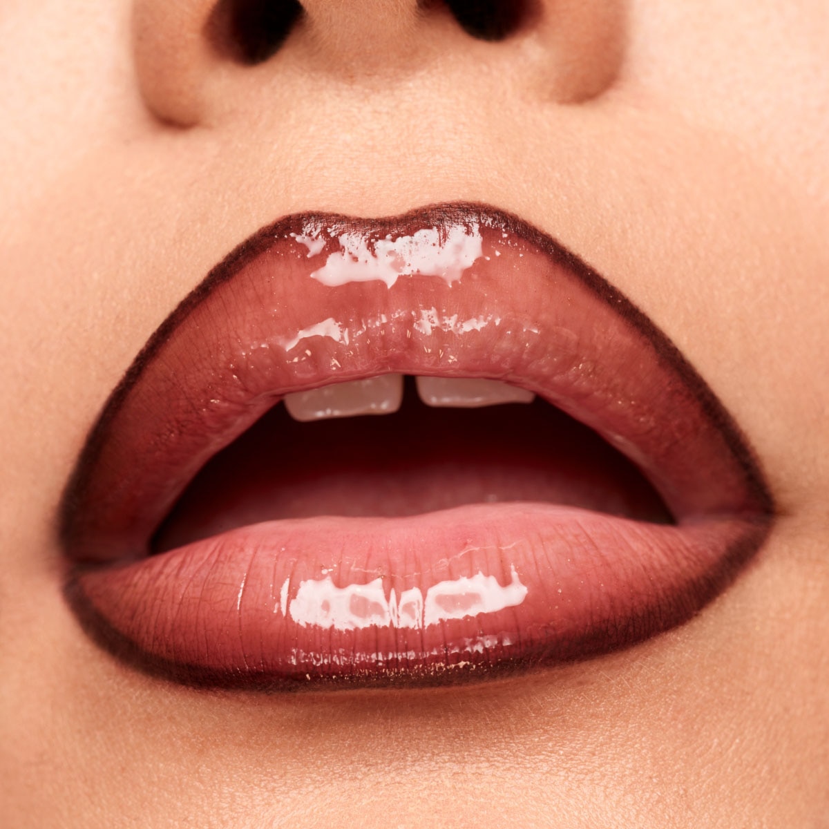 TRACE'D OUT PENCIL LIP LINER (DELINEADOR PARA LABIOS)